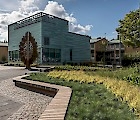 Tikkurilan kirjastonpuisto. Kuva: Sakari Manninen / Vantaan kaupunki
